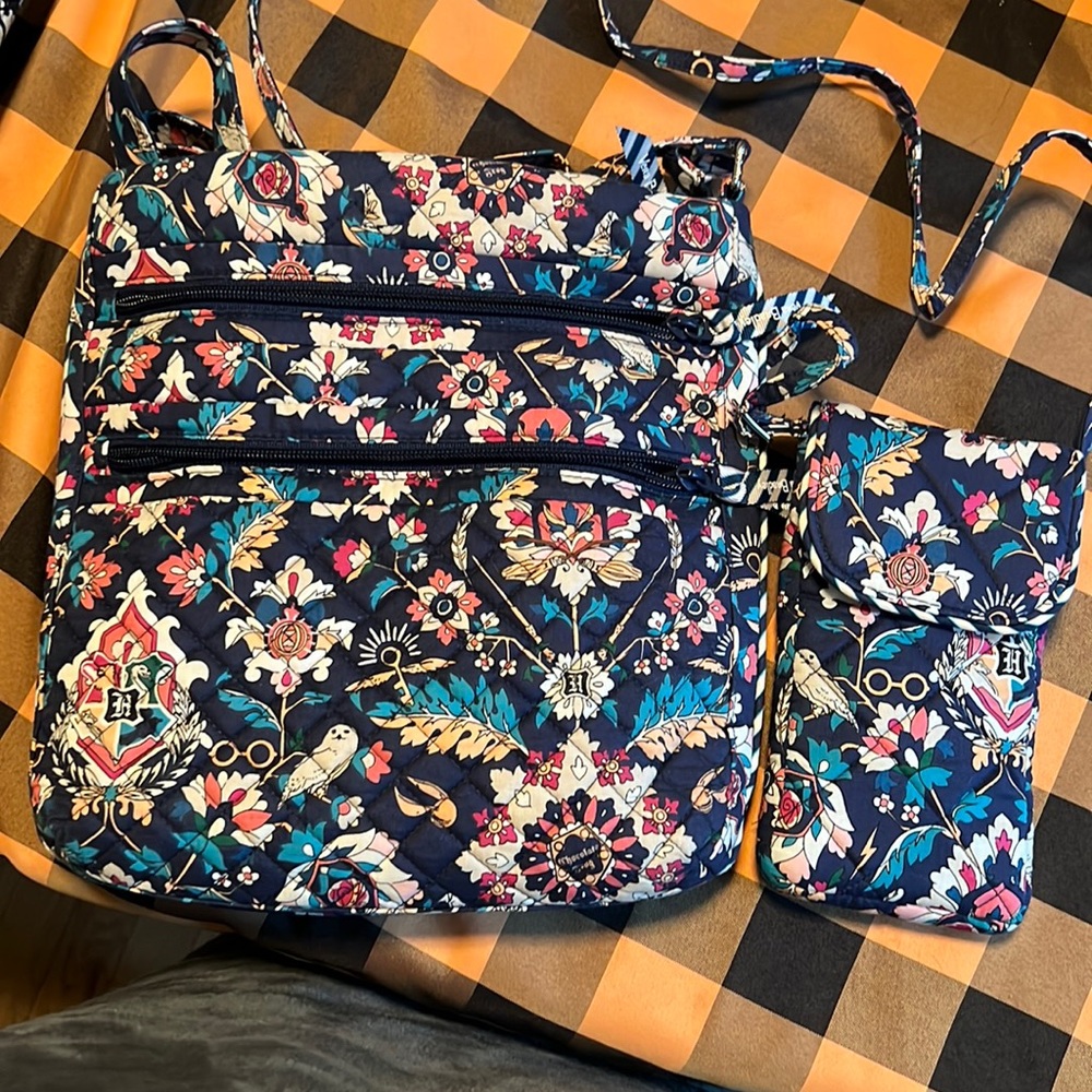 NWOT Harry Potter Home to Hogwarts crossbody and cellphone crossbody